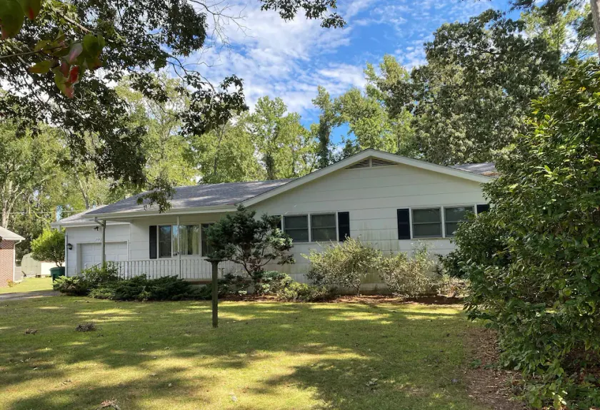 Topridge - Spacious 3BR home w/fenced yard, pet friendly NO LINENS PROVIDED - Image 1