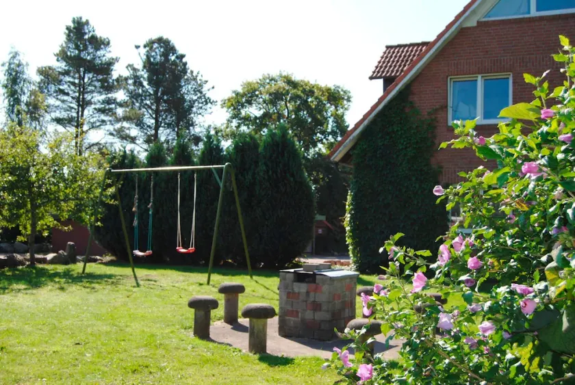 Ferienwohnung In Beliebtem Gästehaus Mit Fahrradverleih In Ländlicher Gegend - Image 1