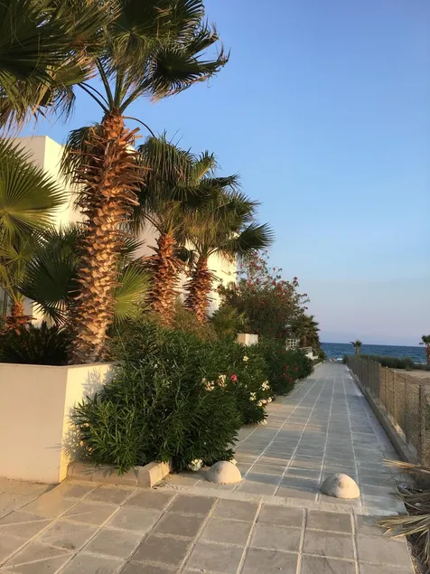 A 3 minute walk to the beach - Image 1