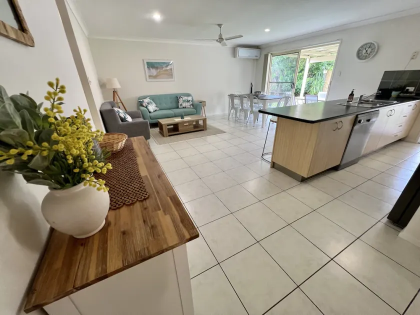 Events @Sandstone Point Hotel! Bribie Beaches, Pet friendly Family Home - Image 1