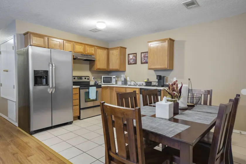 Cheerful 2 Bedrooms 2 Full Bathrooms Duplex - Image 1