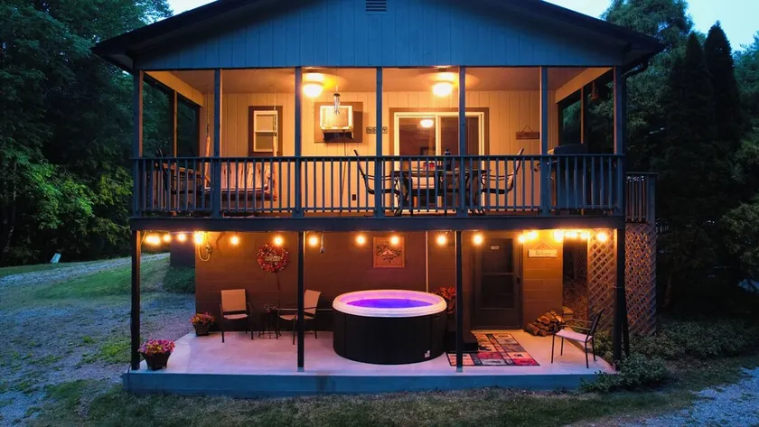 Cave Run Lake, Kentucky \"The CliffTop Stuga\" av Porch Swing Properties - Image 1