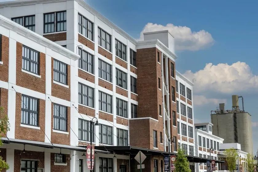 Landing Apartments Near Harbor Town - Image 1
