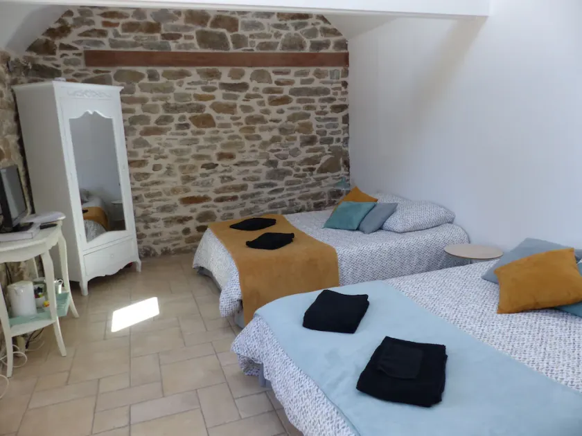 Camera familiare, a 2 minuti dalla spiaggia - Image 1