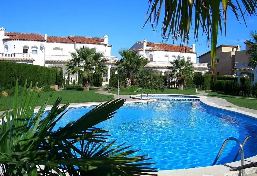Villa incantevole in un resort per famiglie con piscina, giardino e Wi-Fi - Image 1