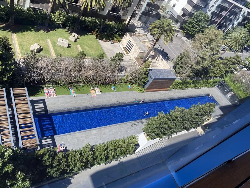 Skyline Camperdown Views: Renovated 2B/2B with Pools, Fitness & Free Parking - Image 1