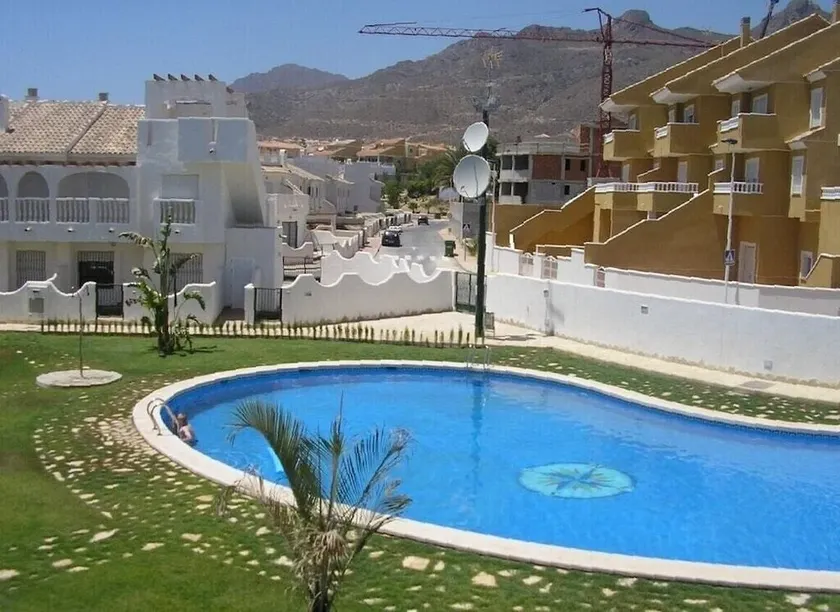 Family friendly apartment complex close to amenities and sea. - Image 1