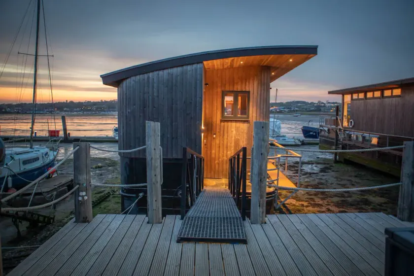 HOUSEBOAT ELEUTHERA - Image 1