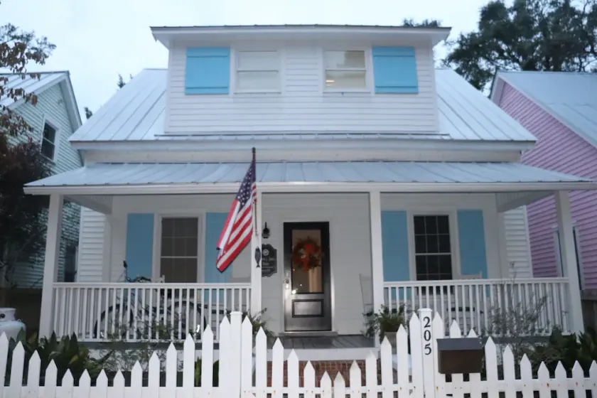 Loaded Luxury Large Historic Cottage-Heart of Historic District-Near Waterfront - Image 1