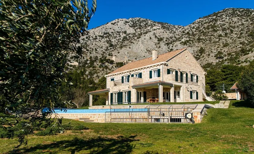 Elegant Brac Villa | 4 Bedrooms | Villa Beachfront Oasis | Stunning Sea Views & Walking Distance to Beach | Murvica - Image 1