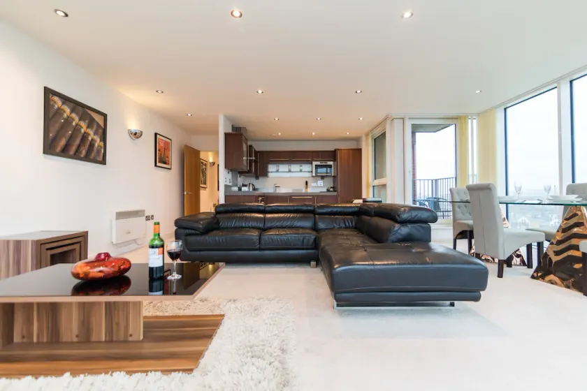 New Island 2 Bed and 2 Bath Apartment - Image 1