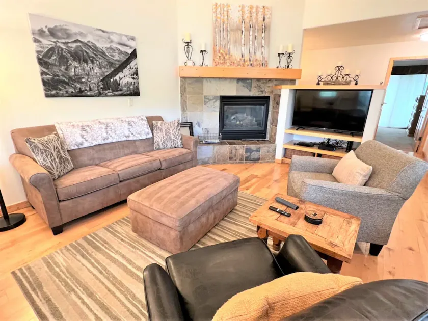 Twin Elk Lodge Lodgepole Condo: Ski In, Stroll To Main St - Image 1