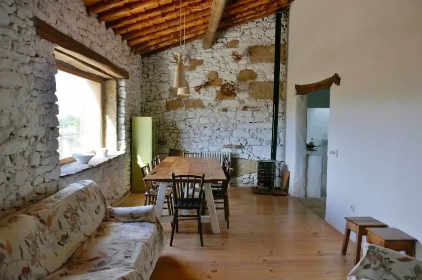 Stone house with garden, barbecue and fireplace. - Image 1