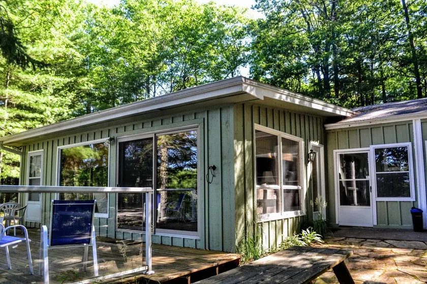 Decompression Zone: Peaceful Retreat with Lake View - Image 1