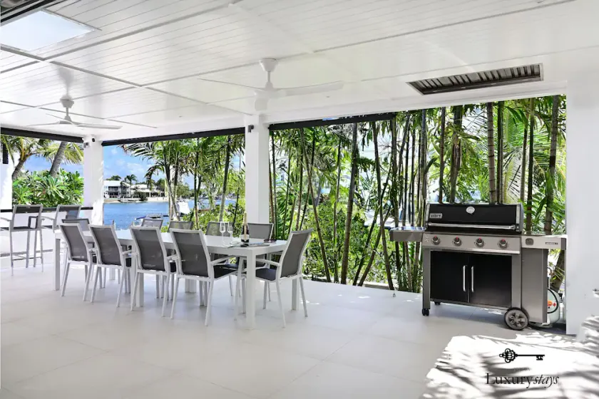 24 Cooran Court - Private Sandy Beach and Pontoon - Image 1