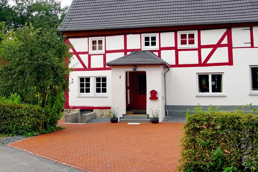 Beautiful country house with large garden, directly on the hiking trail, ideal for families - Image 1