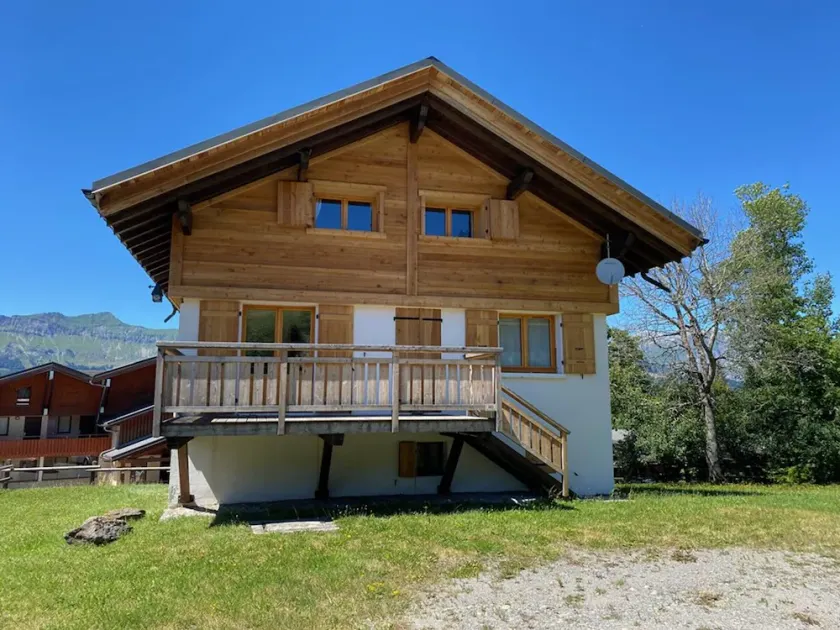 Chalet 8 pers. au pied des pistes avec parking à 50m des remontées mécaniques - Image 1