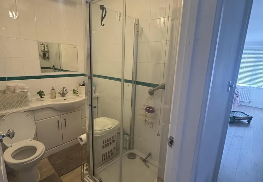 Studio - Sleeps 2 - Wifi - Parking - Image 1