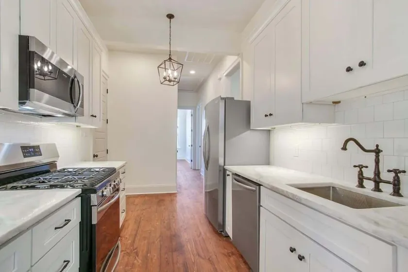 New Orleans Chic Oasis for 8, Near St. Charles - Image 1
