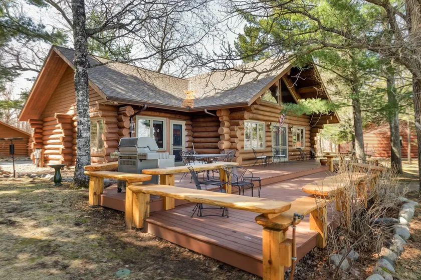 Eagle's Landing- Beach Front Log Home  - RARE FIND on Beautiful Woman Lake! - Image 1