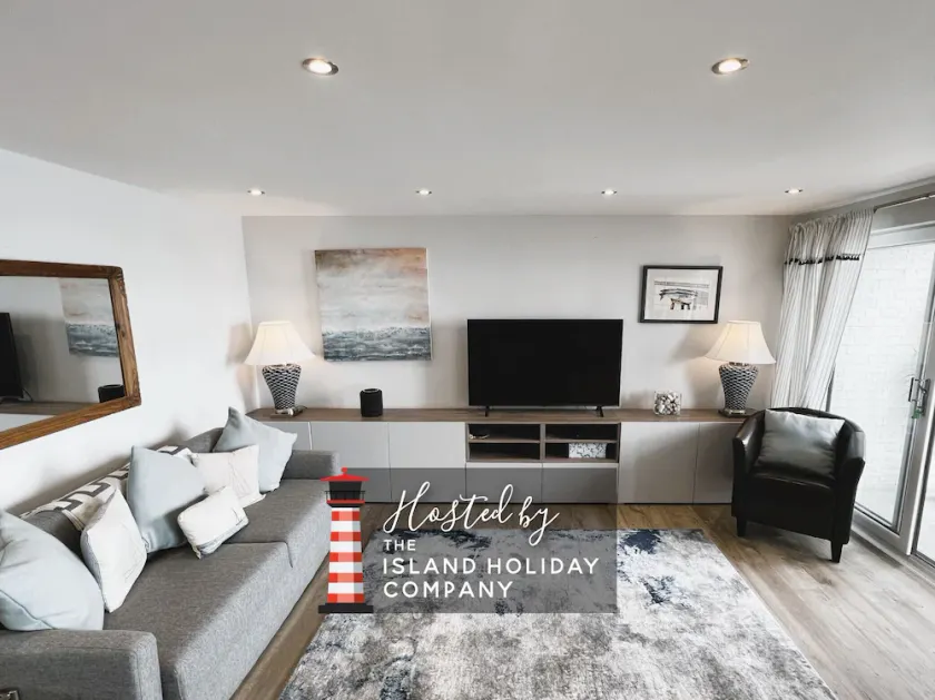 25 Breakwaters - Beach Hut is Included with this Pet Friendly Lux Apartment with Balcony, Stunning Sea Views over to Culver Cliffs & Free Parking - Image 1