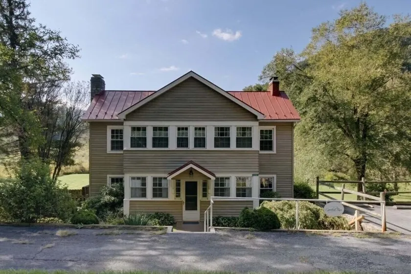 Charming Cottage in the Village of Warm Springs with Warm Thermal Spring - Image 1