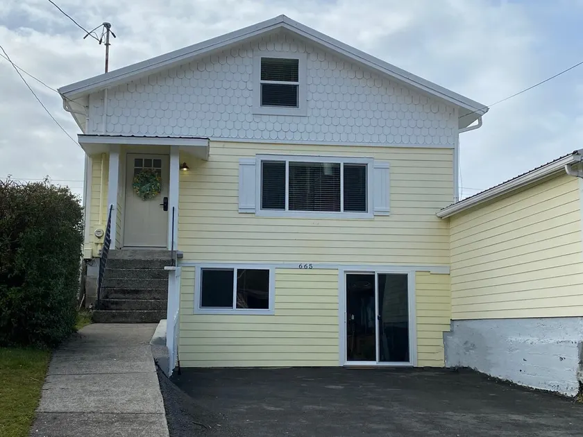 Reedsport Coastal Retreat - Image 1