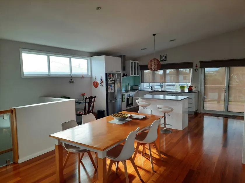 Family sized beach house -  only 2 minutes walk to surf beach! - Image 1