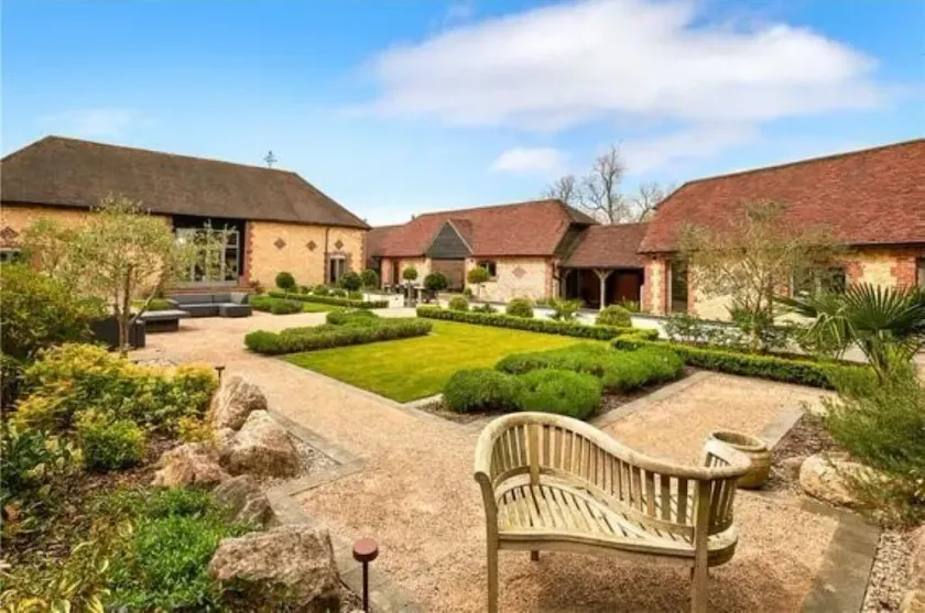 Stunning 6 bedroom converted barn nestled in Souths Downs; 5,000+ sq ft; 9 acres - Image 1