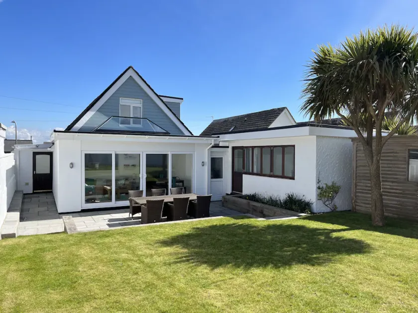 Superb family getaway, sleeps 8, pet friendly, south facing garden near beaches - Image 1