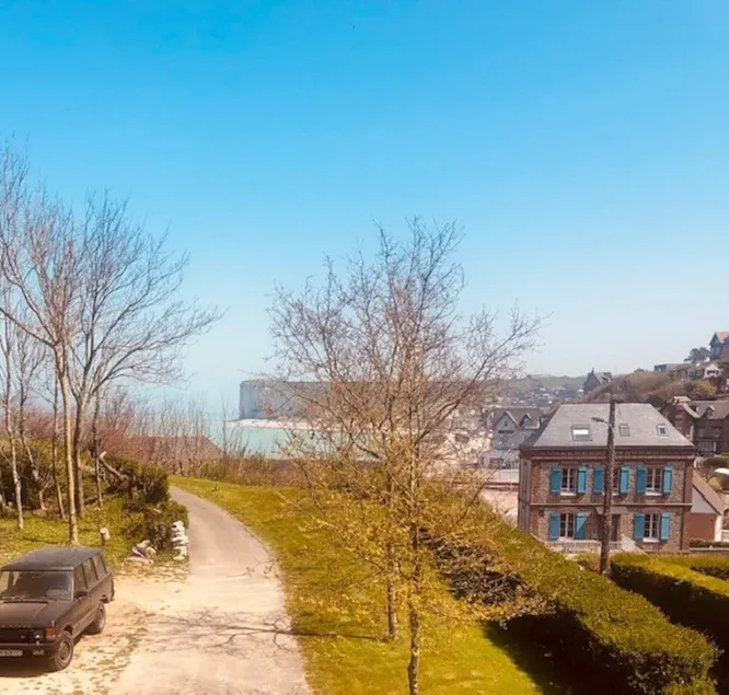 Family home: sea view, beach 50m away - Image 1