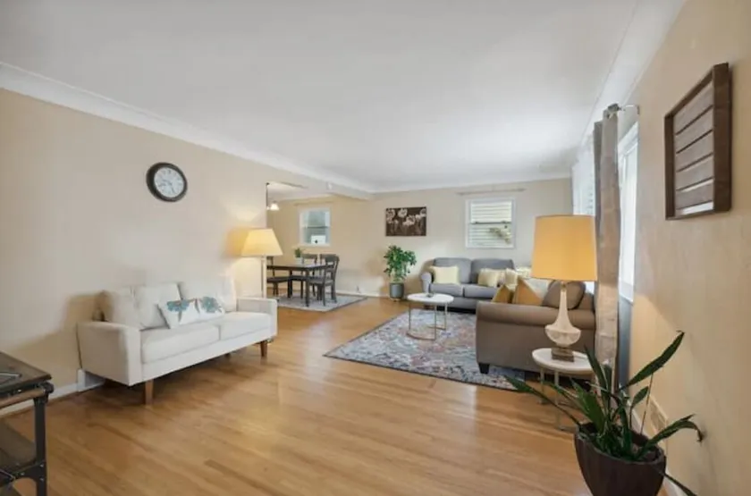 Spacious 3Bd-PoolTable, Office, Deck-Pets OK. 1 mile from University of Toledo. - Image 1