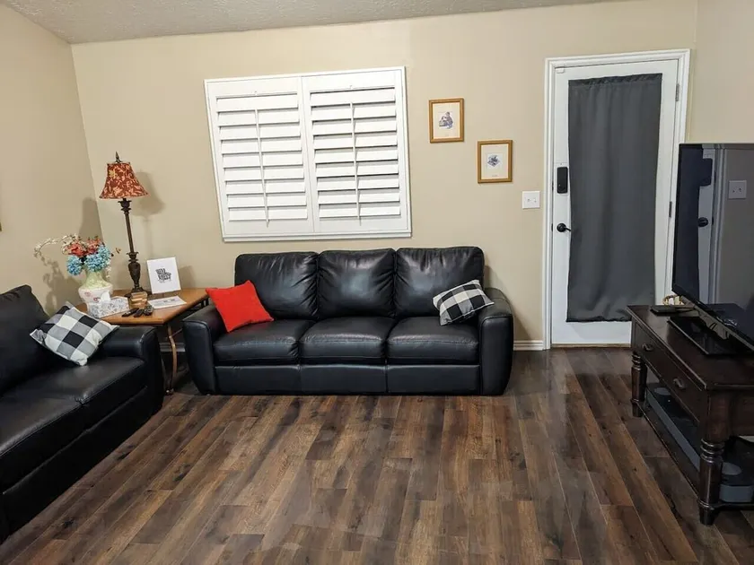 Beautiful Large Residential Home - Image 1