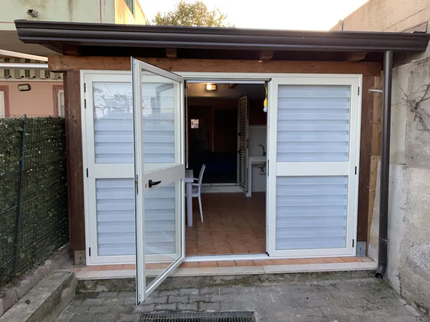 chambre en bord de mer sur le front de mer à seulement 50m de la plage - Image 1