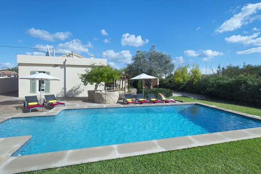 Godetevi a Villa Bernat a Pochi Passi dalla Spiaggia - Image 1