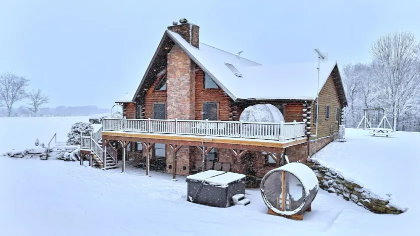 Luxury Cabin w/Heated Pool, 22min to 7 Springs, HotTub, Sauna, Game Room & Views - Image 1