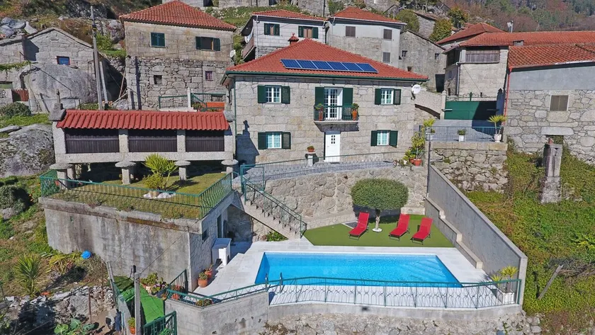 Village house with private pool - Image 1