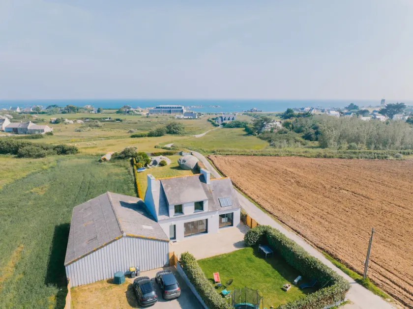 Propriété  récemment rénovée  à 200 mètres des plus belles plages du Finistère - Image 1