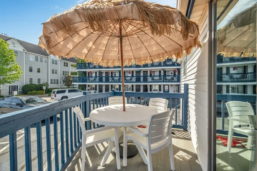 Island View Motel - Image 1