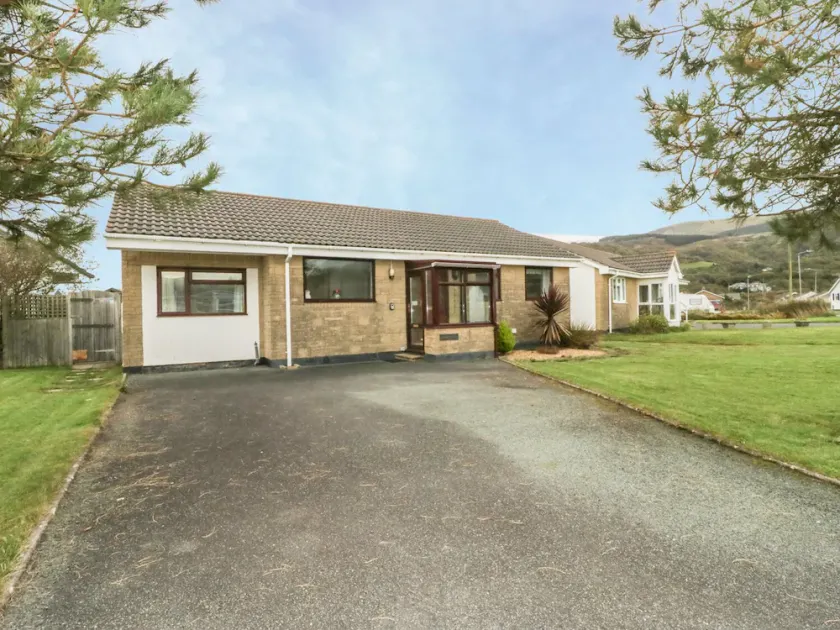 Dehangfa, FAIRBOURNE - Image 1