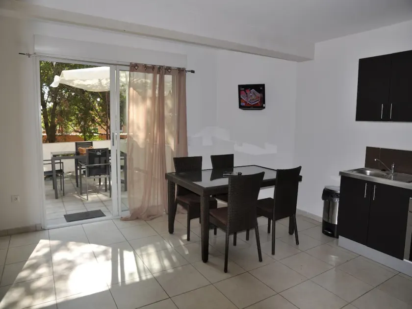 Spacious Holiday Home With Pool - Image 1