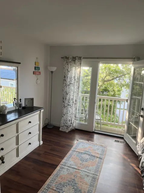 Updated Bayside Condo - Image 1