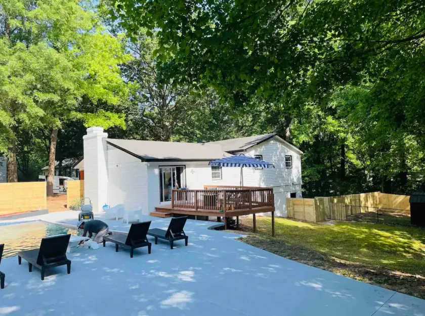 Large home with Separate Apartment & Private Pool - Image 1