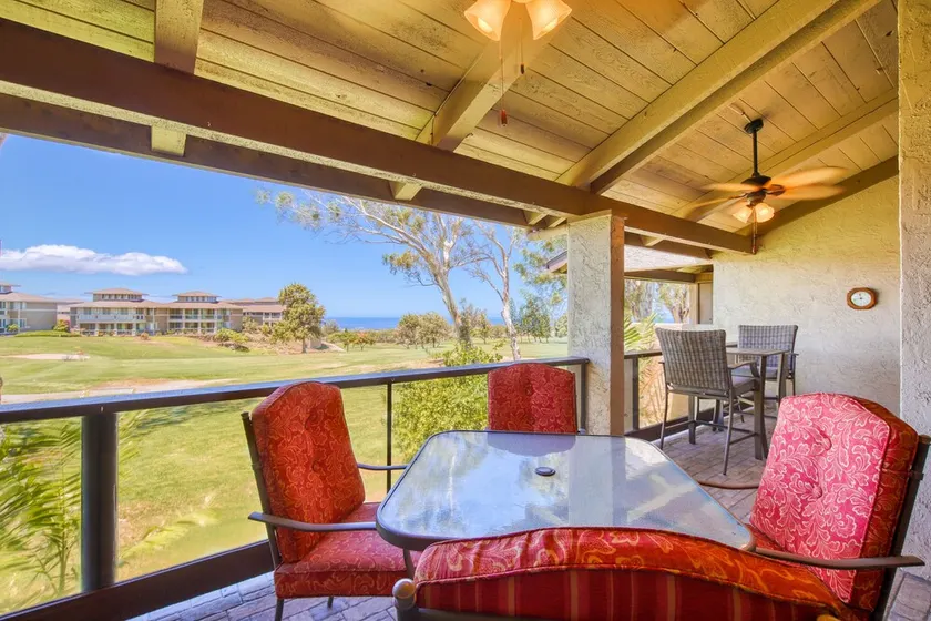 Golf course adjacent condo with furnished balcony, pool & fast WiFi - Image 1