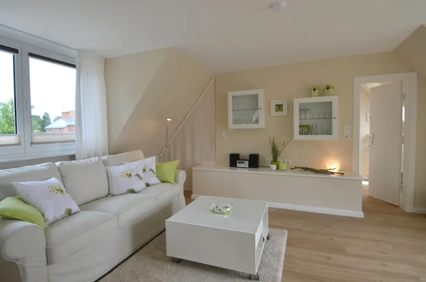 Lake view, lake access, sauna barrel, Wi-Fi, Baltic Sea 12 km away, 1–2 people, large garden, quiet - Image 1