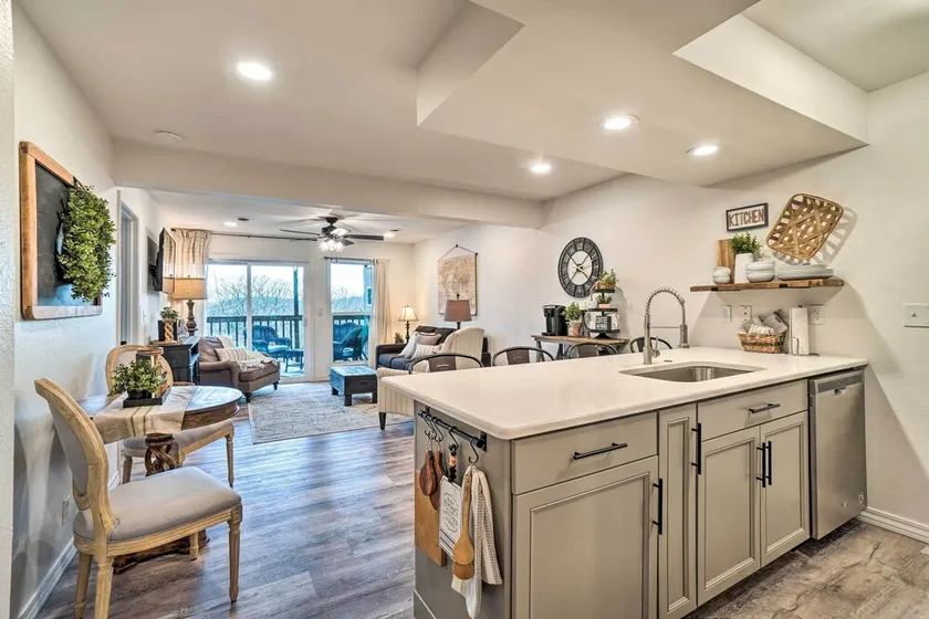 Branson West Condo w/ Balcony & Resort Amenities - Image 1