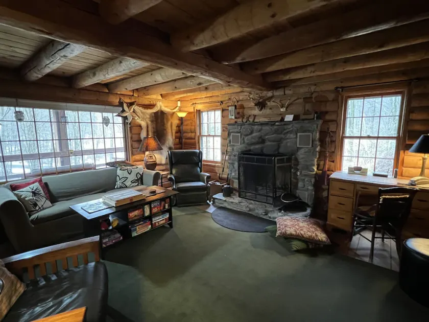Green Mountain Log Cabin Near Manchester, Arlington and the Battenkill River. - Image 1