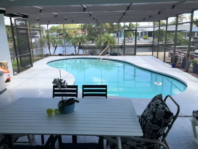 PISCINE, POISSONS DU QUAI, KAYAK À TRAVERS LA BAIE DE TAMPA! - Image 1