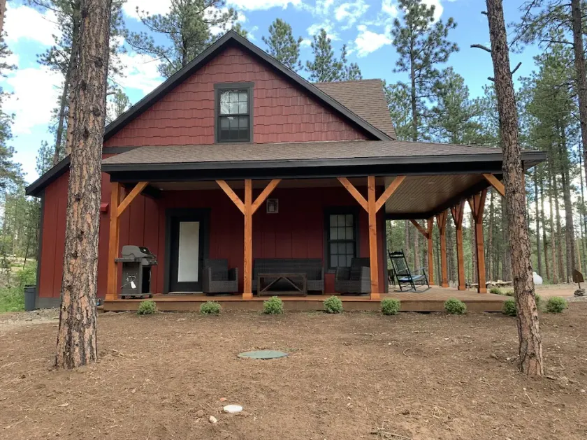 Hilltop Hideaway in the seclusion of the beautiful Black Hills - Image 1
