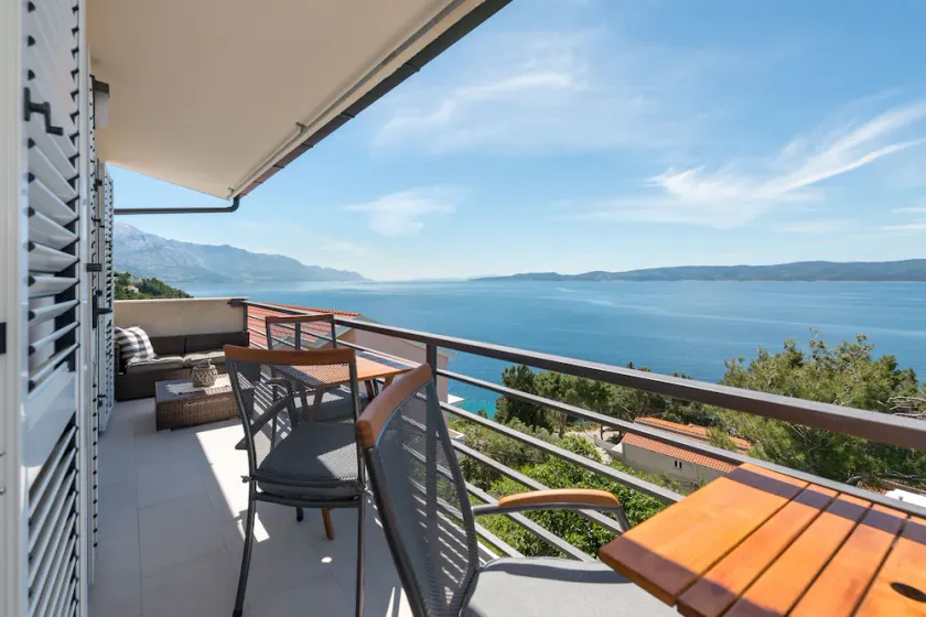 Two bedroom apartment with wonderful sea view - Image 1